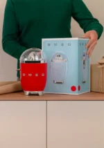 ⁦Smeg Citrus Juicer Red CJF11RDEU⁩ - الصورة ⁦3⁩