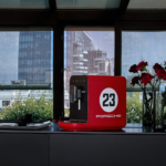 ⁦Smeg Full Automatic Espresso Machine Bean-to-cup BCC12 | 917 Salzburg Porsche x SMEG BCC12917EU⁩ - الصورة ⁦8⁩