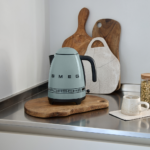 ⁦Smeg Kettle KLF03 | Shade Green Porsche x SMEG KLF03PSGEU⁩ - الصورة ⁦6⁩
