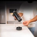 ⁦ماكينة تحضير القهوة الباردة بالنيترو LePresso Nitro Cremeus مع مقياس ضغط – أسود⁩ - الصورة ⁦2⁩